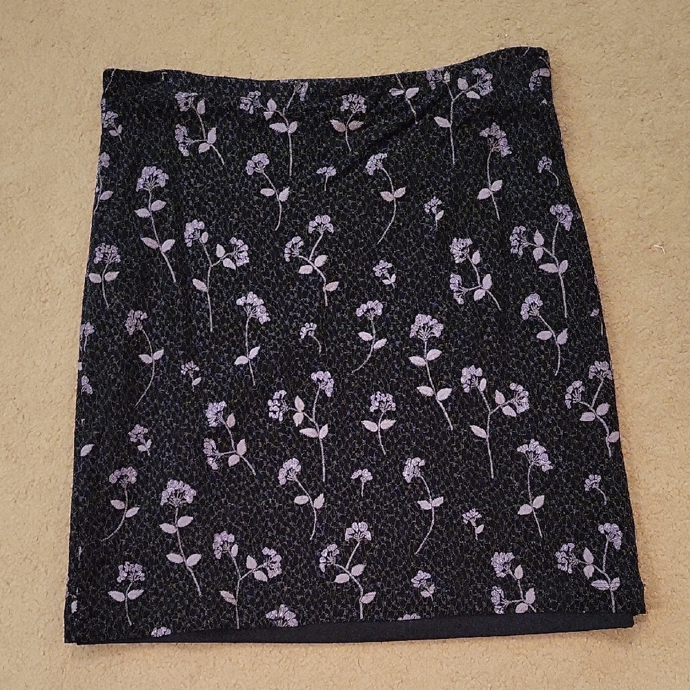 XOXO Elegant Black and Lavender Floral Skirt - L
